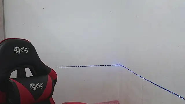 Snapshot of ElisaBoyer chatting on 12/20/25, 12:45 ElisaBoyer online show from 12/20/25, 12:45