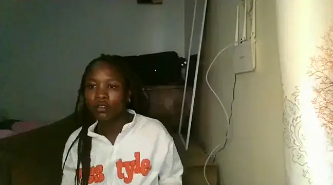 Snapshot of Sonnia_ chatting on 12/08/24, 07:05 Sonnia online show from 12/08/24, 07:05