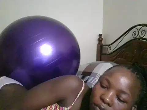 Snapshot of Sonnia_ chatting on 02/14/25, 05:41 Sonnia online show from 02/14/25, 05:41