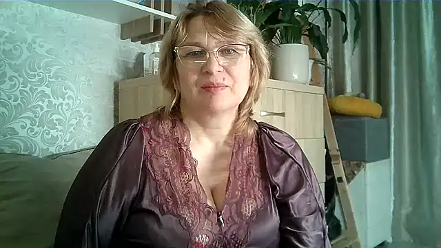 Snapshot of Aline_LoveFlowers chatting on 12/13/25, 09:53 Aline LoveFlowers online show from 12/13/25, 09:53