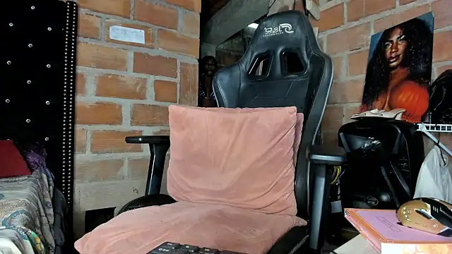 Snapshot of Richchocolatesweet_ chatting on 03/26/26, 02:00 Richchocolatesweet online show from 03/26/26, 02:00