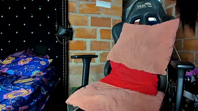 Snapshot of Richchocolatesweet_ chatting on 04/19/26, 08:44 Richchocolatesweet online show from 04/19/26, 08:44