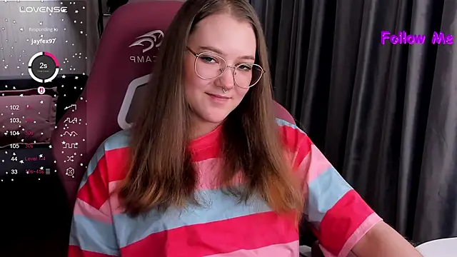 Snapshot of bunny_bubble chatting on 12/19/25, 11:23 bunny bubble online show from 12/19/25, 11:23