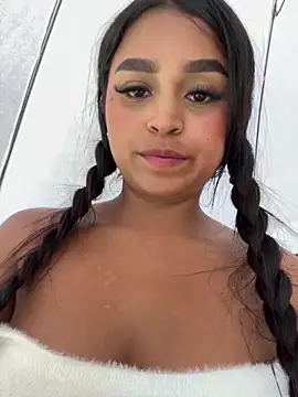 Snapshot of Juli_Walker chatting on 12/05/24, 06:55 Juli Walker online show from 12/05/24, 06:55