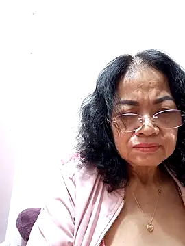 Snapshot of Hotestlove chatting on 03/11/25, 01:45 Hotestlove online show from 03/11/25, 01:45