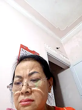 Hotestlove online show from 10/28/25, 01:14