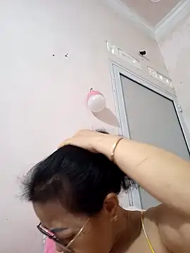 Hotestlove online show from 04/11/26, 10:52