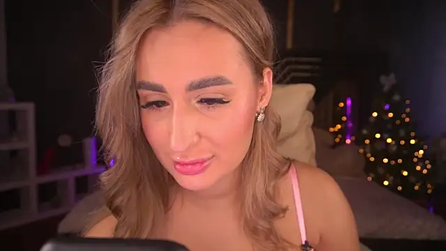 LiaBrazzerr online show from 12/29/24, 11:40