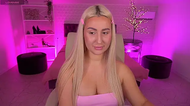 Snapshot of LiaBrazzerr chatting on 05/10/26, 02:11 LiaBrazzerr online show from 05/10/26, 02:11