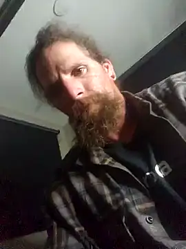 Snapshot of Crackkers chatting on 12/12/24, 12:55 Crackkers online show from 12/12/24, 12:55