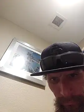 Snapshot of Crackkers chatting on 12/20/24, 03:58 Crackkers online show from 12/20/24, 03:58