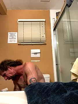 Snapshot of Crackkers chatting on 10/26/25, 04:51 Crackkers online show from 10/26/25, 04:51