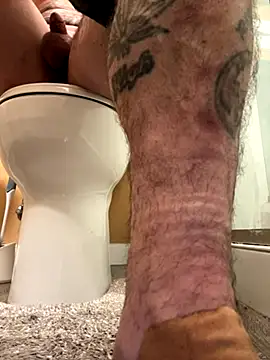 Snapshot of Crackkers chatting on 11/20/25, 05:51 Crackkers online show from 11/20/25, 05:51