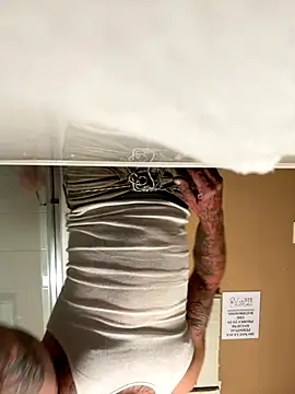 Snapshot of Crackkers chatting on 12/02/25, 05:46 Crackkers online show from 12/02/25, 05:46