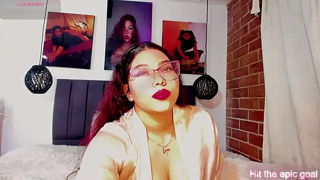 kyliejenner hot online show from 02/13/26, 02:40