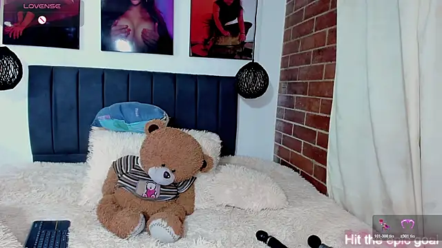 kyliejenner hot online show from 02/27/26, 08:03