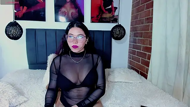 kyliejenner hot online show from 06/04/26, 03:34