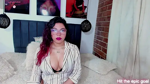 Snapshot of kyliejenner_hot chatting on 06/19/26, 04:28 kyliejenner hot online show from 06/19/26, 04:28