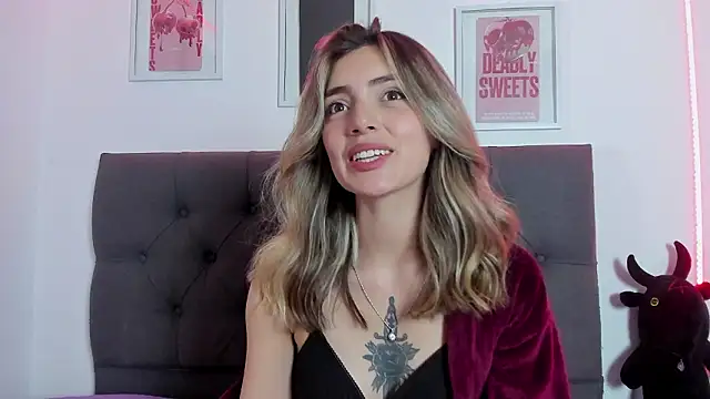 Snapshot of IsadoraGalle_ chatting on 02/07/26, 05:00 IsadoraGalle online show from 02/07/26, 05:00