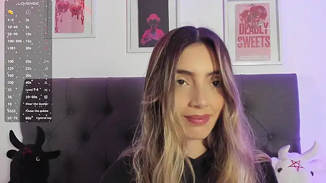 Snapshot of IsadoraGalle_ chatting on 03/07/26, 01:02 IsadoraGalle online show from 03/07/26, 01:02