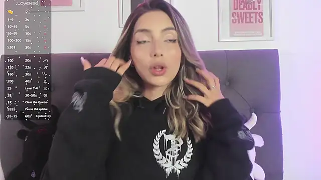 Snapshot of IsadoraGalle_ chatting on 04/13/26, 09:20 IsadoraGalle online show from 04/13/26, 09:20