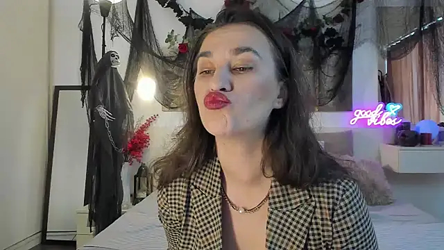 JoyCasidy online show from 10/17/25, 09:23