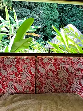 Snapshot of emma4xxx chatting on 03/17/26, 08:23 emma4xxx online show from 03/17/26, 08:23