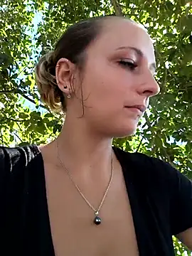 Snapshot of emma4xxx chatting on 04/17/26, 08:23 emma4xxx online show from 04/17/26, 08:23