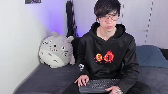 Aventure Twinks online show from 02/06/25, 10:10