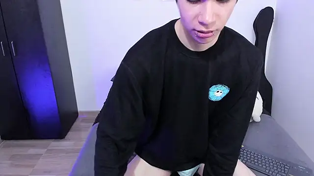 Aventure Twinks online show from 03/18/25, 07:31