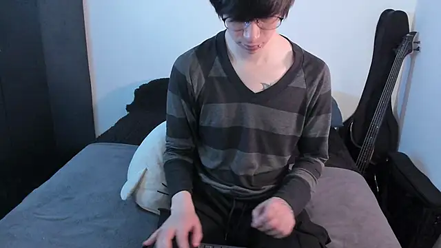 Snapshot of Aventure_Twinks chatting on 06/03/26, 02:58 Aventure Twinks online show from 06/03/26, 02:58