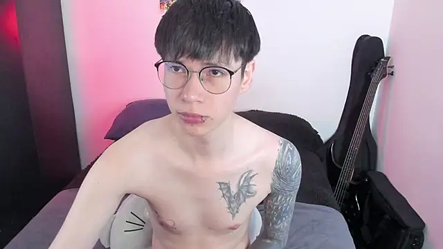 Snapshot of Aventure_Twinks chatting on 06/12/26, 08:30 Aventure Twinks online show from 06/12/26, 08:30