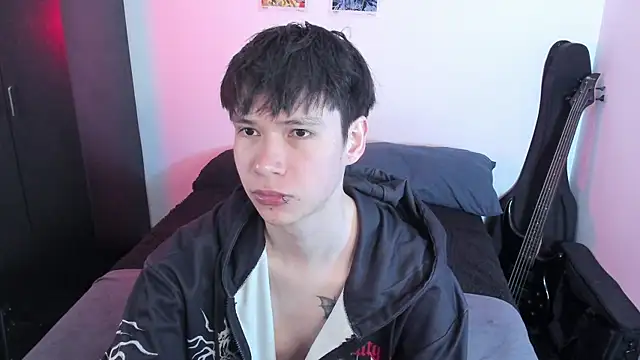Snapshot of Aventure_Twinks chatting on 06/13/26, 08:40 Aventure Twinks online show from 06/13/26, 08:40
