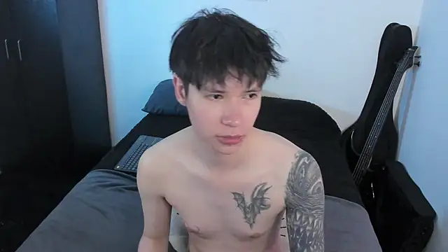 Snapshot of Aventure_Twinks chatting on 06/18/26, 08:35 Aventure Twinks online show from 06/18/26, 08:35