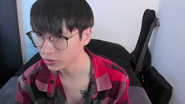 Snapshot of Aventure_Twinks chatting on 06/25/26, 05:12 Aventure Twinks online show from 06/25/26, 05:12