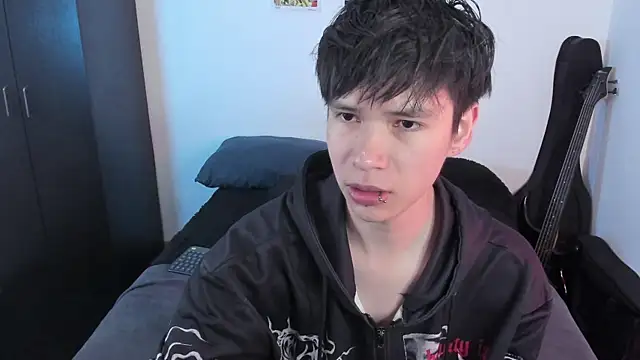 Snapshot of Aventure_Twinks chatting on 06/27/26, 12:04 Aventure Twinks online show from 06/27/26, 12:04