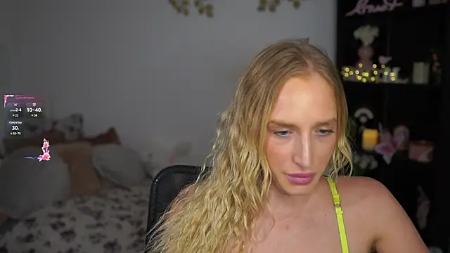 Nicolette  Shea  online show from 12/12/24, 05:15