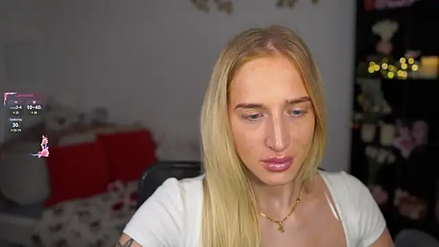 Nicolette  Shea  online show from 12/31/24, 08:04