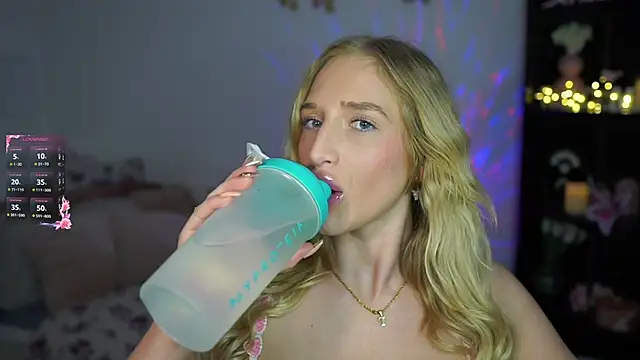 Nicolette  Shea  online show from 01/16/25, 01:58