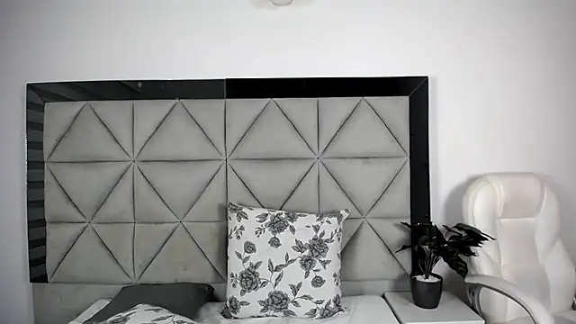 nina pons online show from 01/12/25, 12:07