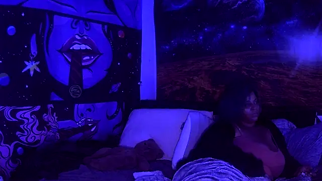 Snapshot of AutumnHart chatting on 12/23/24, 10:55 AutumnHart online show from 12/23/24, 10:55