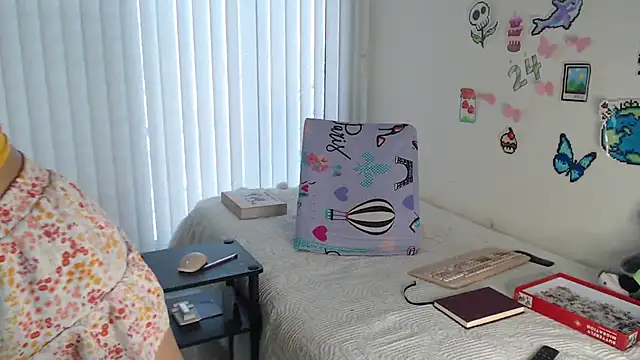 Snapshot of reaLISStic chatting on 01/08/25, 08:29 reaLISStic online show from 01/08/25, 08:29