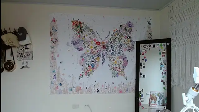 Snapshot of reaLISStic chatting on 11/27/25, 04:20 reaLISStic online show from 11/27/25, 04:20