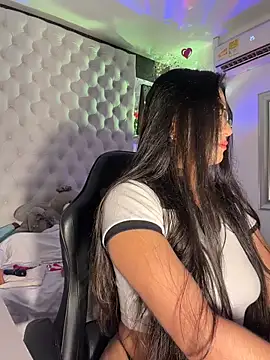 Snapshot of ZarahEvans chatting on 04/13/26, 08:36 ZarahEvans online show from 04/13/26, 08:36