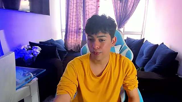 Snapshot of Franco_Rizzo_ chatting on 01/02/25, 07:40 Franco Rizzo online show from 01/02/25, 07:40