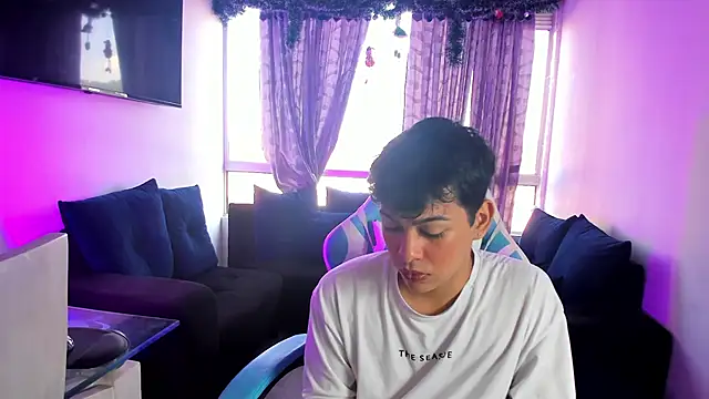 Snapshot of Franco_Rizzo_ chatting on 01/15/25, 04:11 Franco Rizzo online show from 01/15/25, 04:11