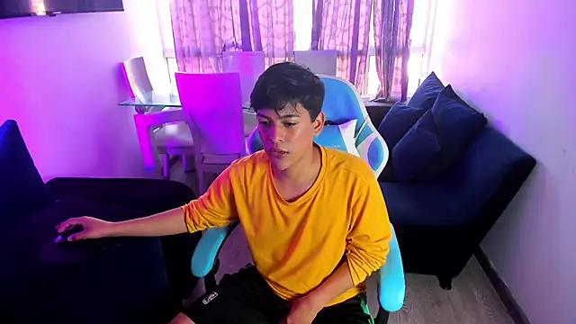 Snapshot of Franco_Rizzo_ chatting on 01/27/25, 08:49 Franco Rizzo online show from 01/27/25, 08:49