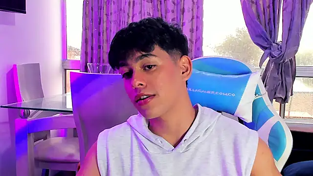 Snapshot of Franco_Rizzo_ chatting on 02/05/25, 08:46 Franco Rizzo online show from 02/05/25, 08:46