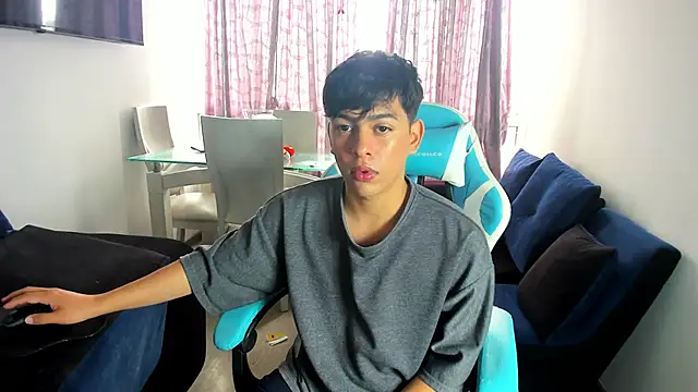 Snapshot of Franco_Rizzo_ chatting on 02/11/25, 07:05 Franco Rizzo online show from 02/11/25, 07:05