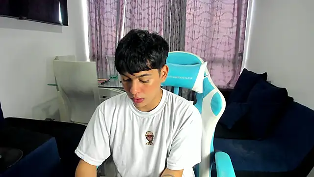 Snapshot of Franco_Rizzo_ chatting on 02/23/25, 10:20 Franco Rizzo online show from 02/23/25, 10:20